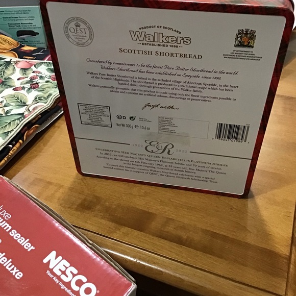 Queen Elizabeth II - Shortbread Tin - Collector’s Item - Picture 8 of 8